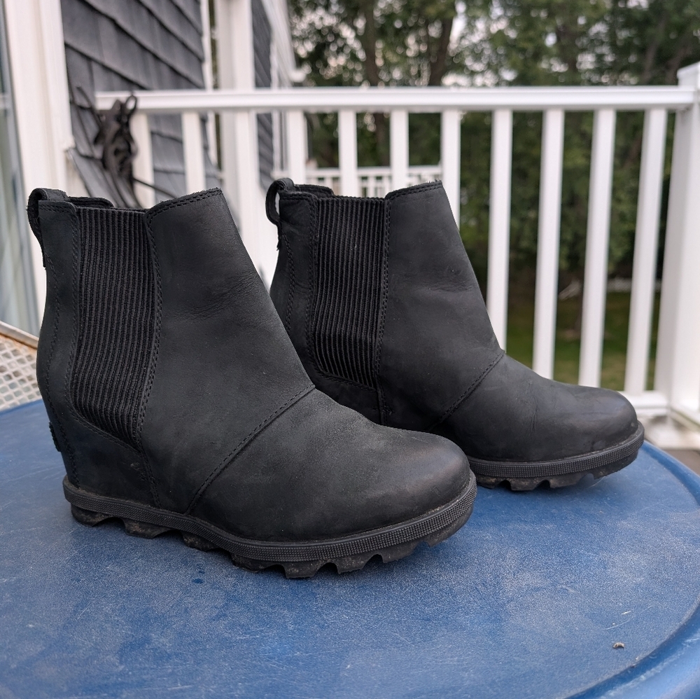 Sorel Joan of Arctic Wedge II Chelsea Boots – Women’s Size 7.5 – Black